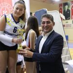 burhaniye-belediyesi-2-voleybol-turnuvasinda-odul-toreni-yapildi-zQgg864e.jpg