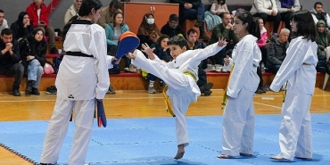 gaziemirin-taekwondoculari-kusak-heyecani-yasadi.jpg