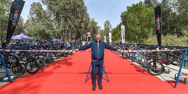 tugaydan-izmir-triatlonu-mujdesi.jpg