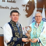 ege-universitesi-ozbekistan-yuksekogretim-kurulu-baskani-prof-dr-odil-abdurakhmanova-fahri-doktora-unvani-verdi.jpg