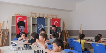 baskan-cercioglu-ile-hamleler-gelecege-aydinda-cocuklar-satrancla-dusunmeyi-ogreniyor.jpg