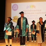 ege-universitesi-spor-bilimleri-fakultesi-mezunlarini-coskuyla-ugurladi.jpg