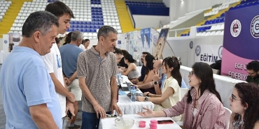 ege-universitesinde-tercih-gunleri-basladi.jpg