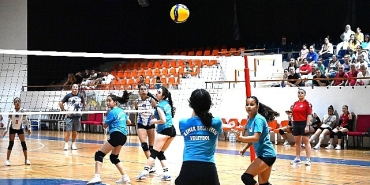 kemer-belediye-voleybol-takimi-galibiyetle-basladi.jpg