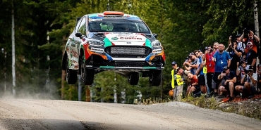 castrol-ford-team-turkiye-finlandiya-rallisinde-podyumda-sampiyonluk-mucadelesi-orta-avrupa-rallisine-tasindi.jpg