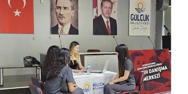 golcuk-belediyesi-universite-tercih-merkezi-genclerin-yaninda.jpg