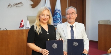 ege-universitesi-ile-international-business-school-arasinda-egitim-disi-is-birligi-anlasmasi-imzalandi.jpg