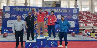 kahramankazan-belediyespor-halter-takimi-turkiye-sampiyonasinda-4-oldu.jpg