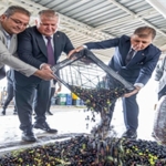 sezonun-ilk-zeytinyagi-baskan-tugaydan.jpg