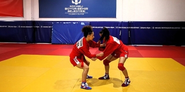 ceylin-ve-kardelen-judoda-istikbal-vaat-ediyor.jpg