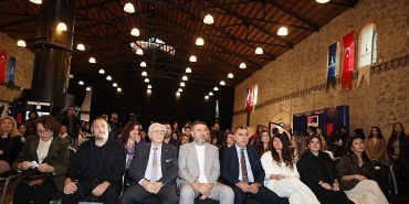 eib-moda-tasarim-yarismasinda-20-yil-coskusu.jpg